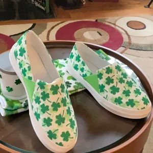Shamrock slip on sneakers women’s size 7 brand new beautiful wear your Irish